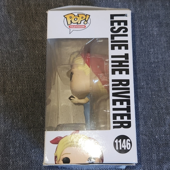 Funko POP! Parks & Rec 'Leslie the Riveter' #1146 - Picture 2 of 6